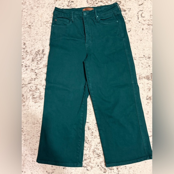 Judy Blue Cropped, Tummy Control, Wide Leg, Non-Distressed, Green W/5 Pockets - Picture 1 of 4